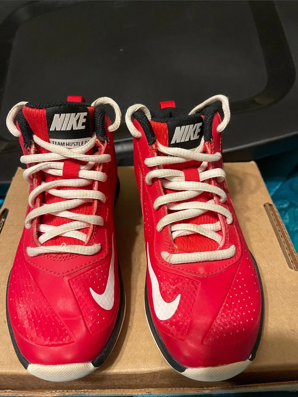 Nike Kids Red and Black Low-Top Sneakers